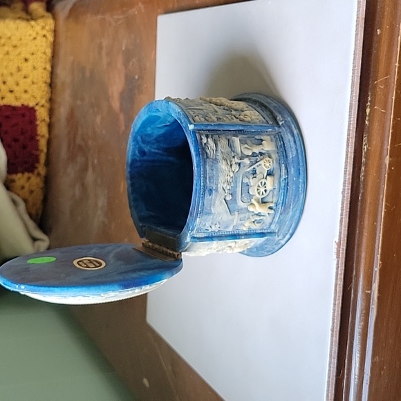 Incolay Stone decorative box - Picture 6 of 8